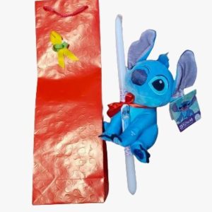 Πασχαλινή λαμπάδα λούτρινος Stitch καθιστός με ήχο 20 cm σε χάρτινη τσάντα δώρου